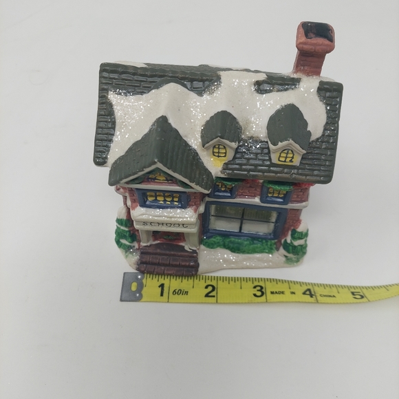 Wellington Square Christmas Village School House Porcelain Miniature Decoration - Picture 7 of 9